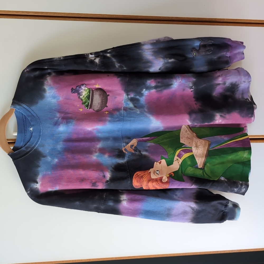 NWOT Disney Hocus Pocus Spirit Jersey Tee S Tonight We Fly Graphic Tie D…
